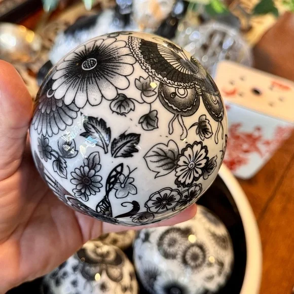Elegant Chinoiserie Porcelain Ceramic Ball Black & White Carpet Balls Home Decor - Picture 8 of 16